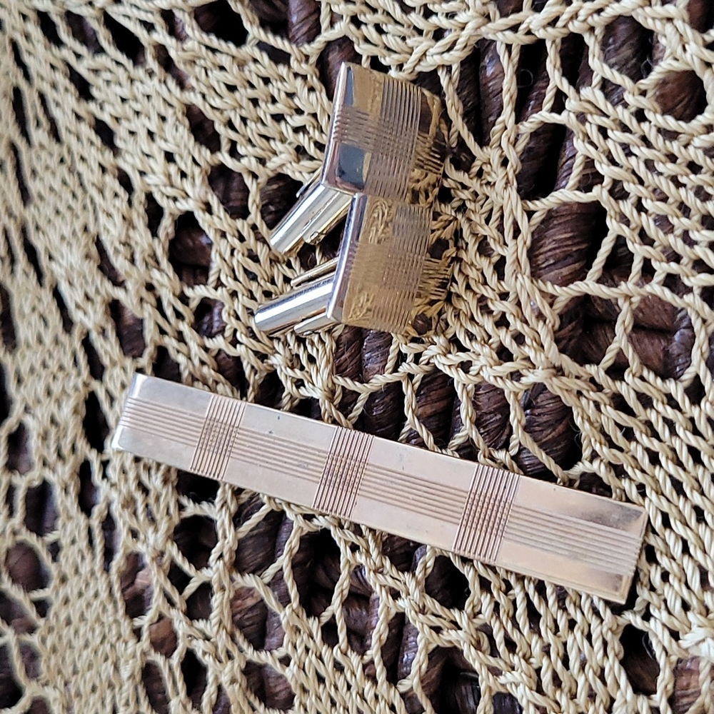 Cuff links/money clip